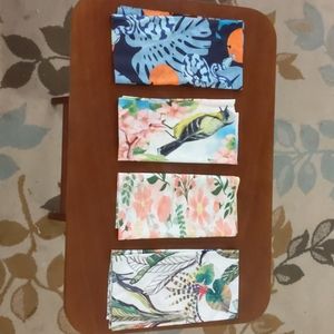 Set of 4 lightweight neck gaiters (never used)